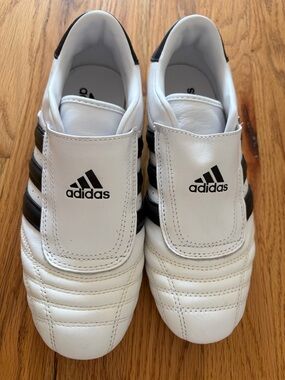 adidas White & Black Athletic Trainers barely used maybe twice.Fits women 36 EUR